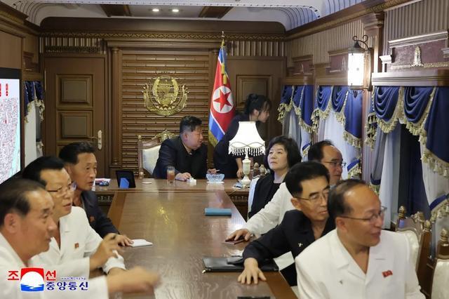 金正恩“多边首秀”，女儿两度亮相