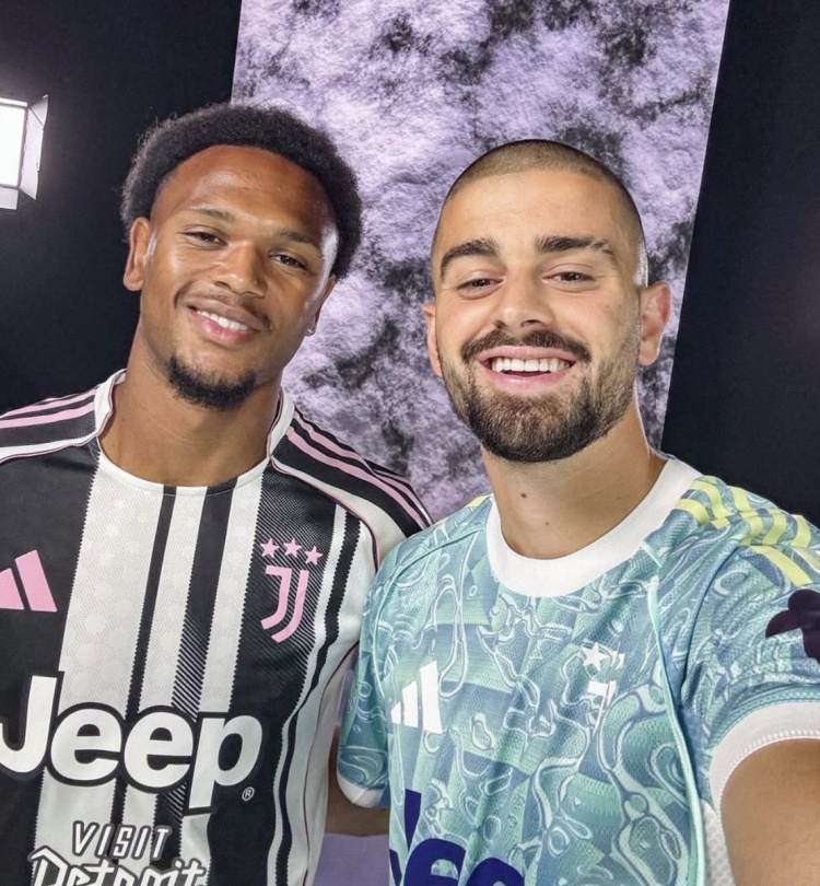 专业体育直播-跟队记者：尤文将在今天20点30分，为奥蓬达和热格罗瓦召开发布会