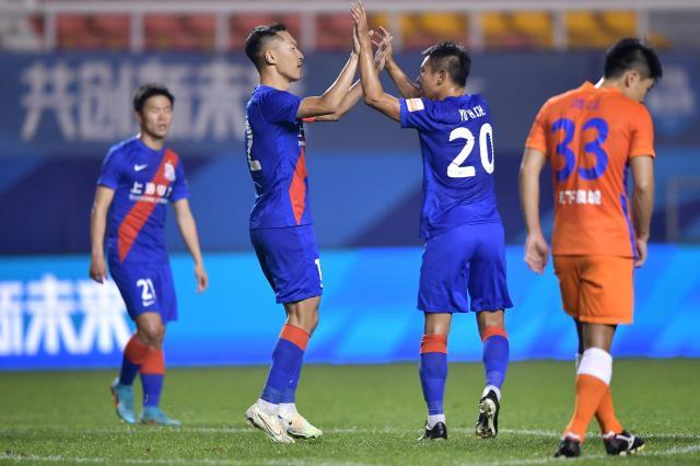 【中超】吴曦点球于汉超破门 申花主场2比1逆转泰山