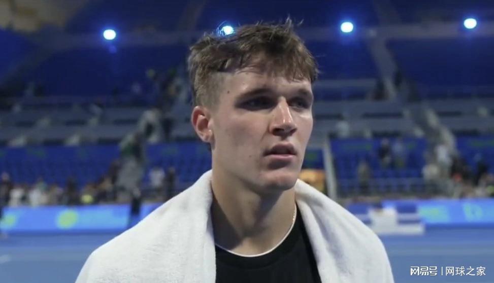 多哈之夜：辛纳爆冷出局，阿尔卡拉斯鏖战晋级