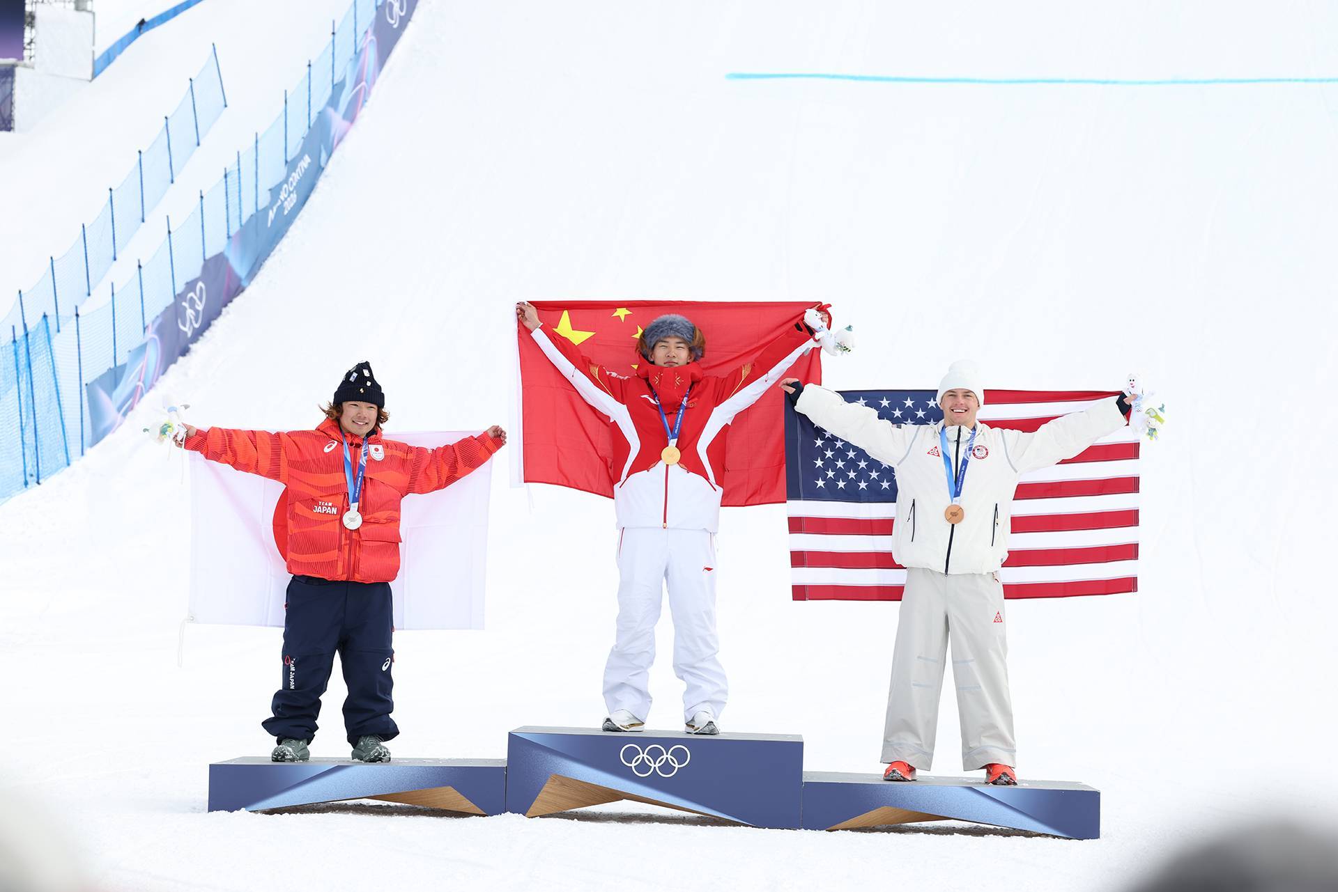 fb体育-苏翊鸣一金一铜收官冬奥背后，他们默默付出了20年